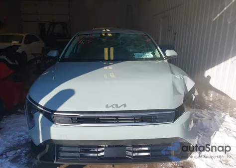 2025 Kia K4 Lxs z USA, uszkodzony, nr VIN 3KPFT4DEXSE179902